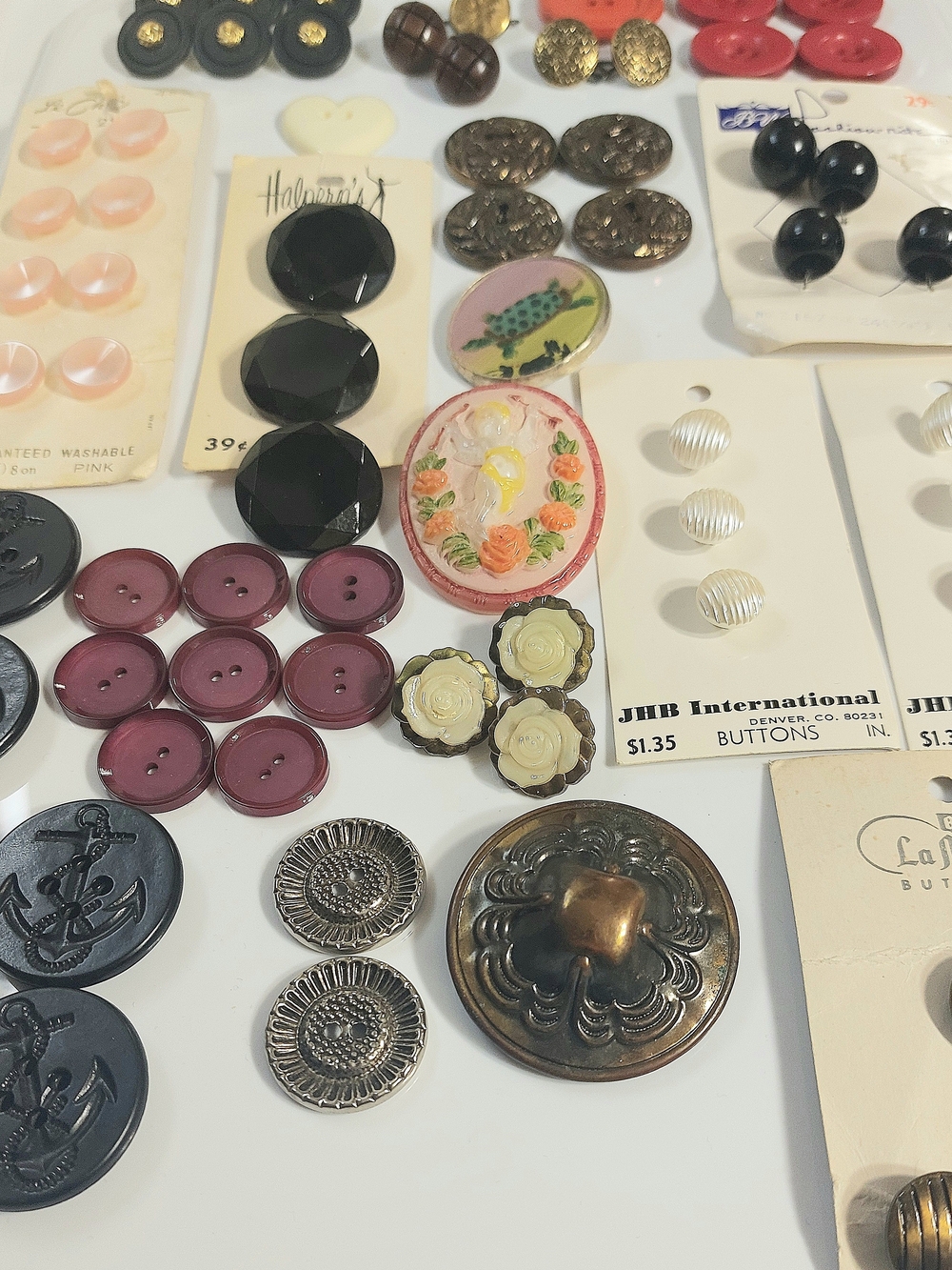 Assorted Vintage Buttons Lot - Black, Red, Pink, Gold, Cream - Picture 9 of 9